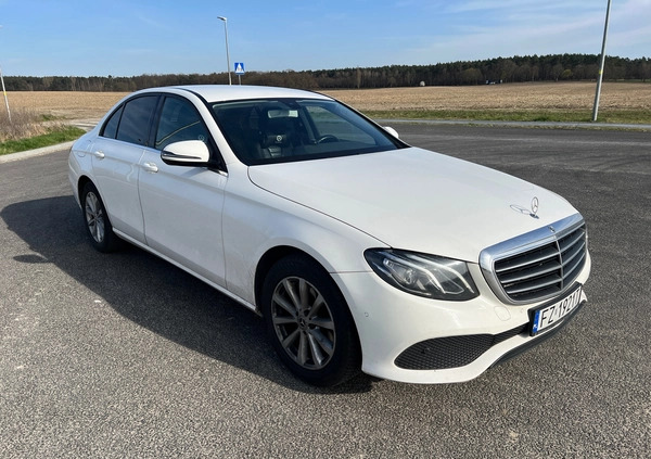 Mercedes-Benz Klasa E cena 99900 przebieg: 142000, rok produkcji 2017 z Góra małe 106